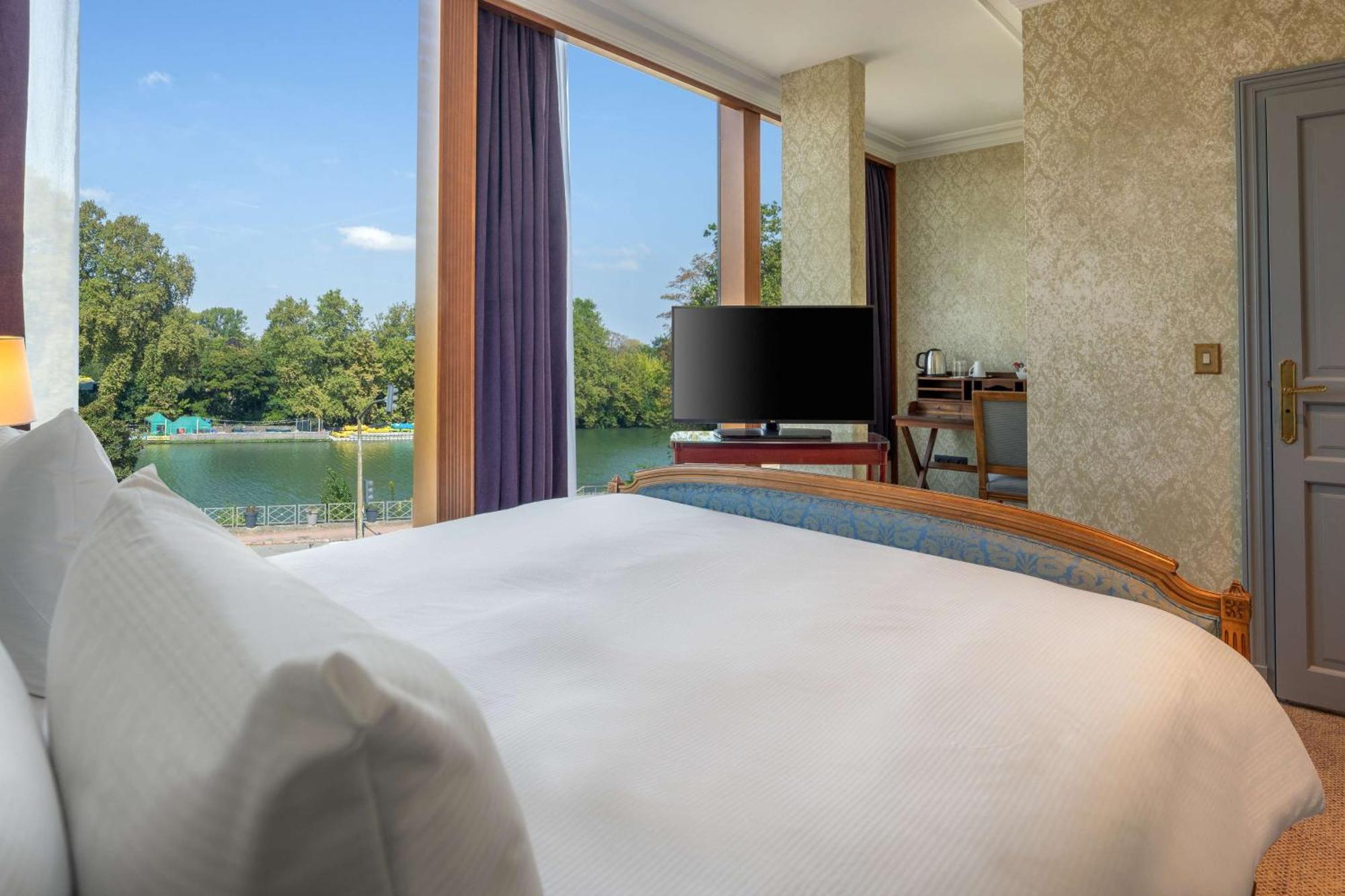 Doubletree By Hilton Paris Hotel