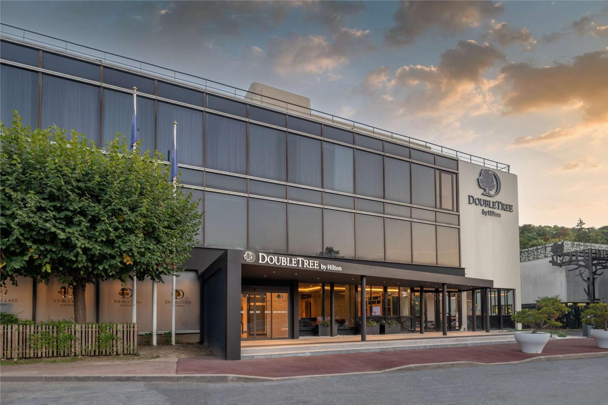 Doubletree By Hilton Paris Hotel Bougival
